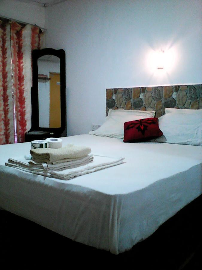 Lotus Inn Tourist Resort Дамбулла Екстер'єр фото