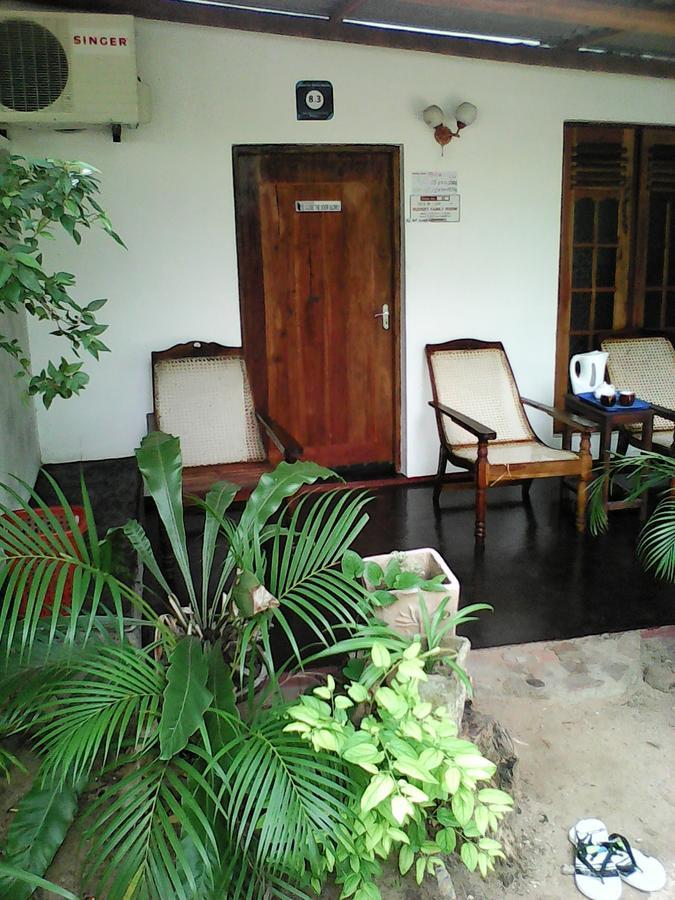 Lotus Inn Tourist Resort Дамбулла Екстер'єр фото
