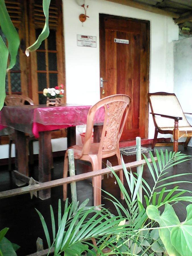 Lotus Inn Tourist Resort Дамбулла Екстер'єр фото