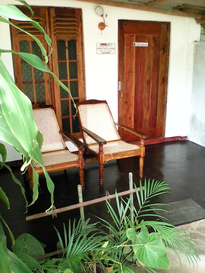 Lotus Inn Tourist Resort Дамбулла Екстер'єр фото