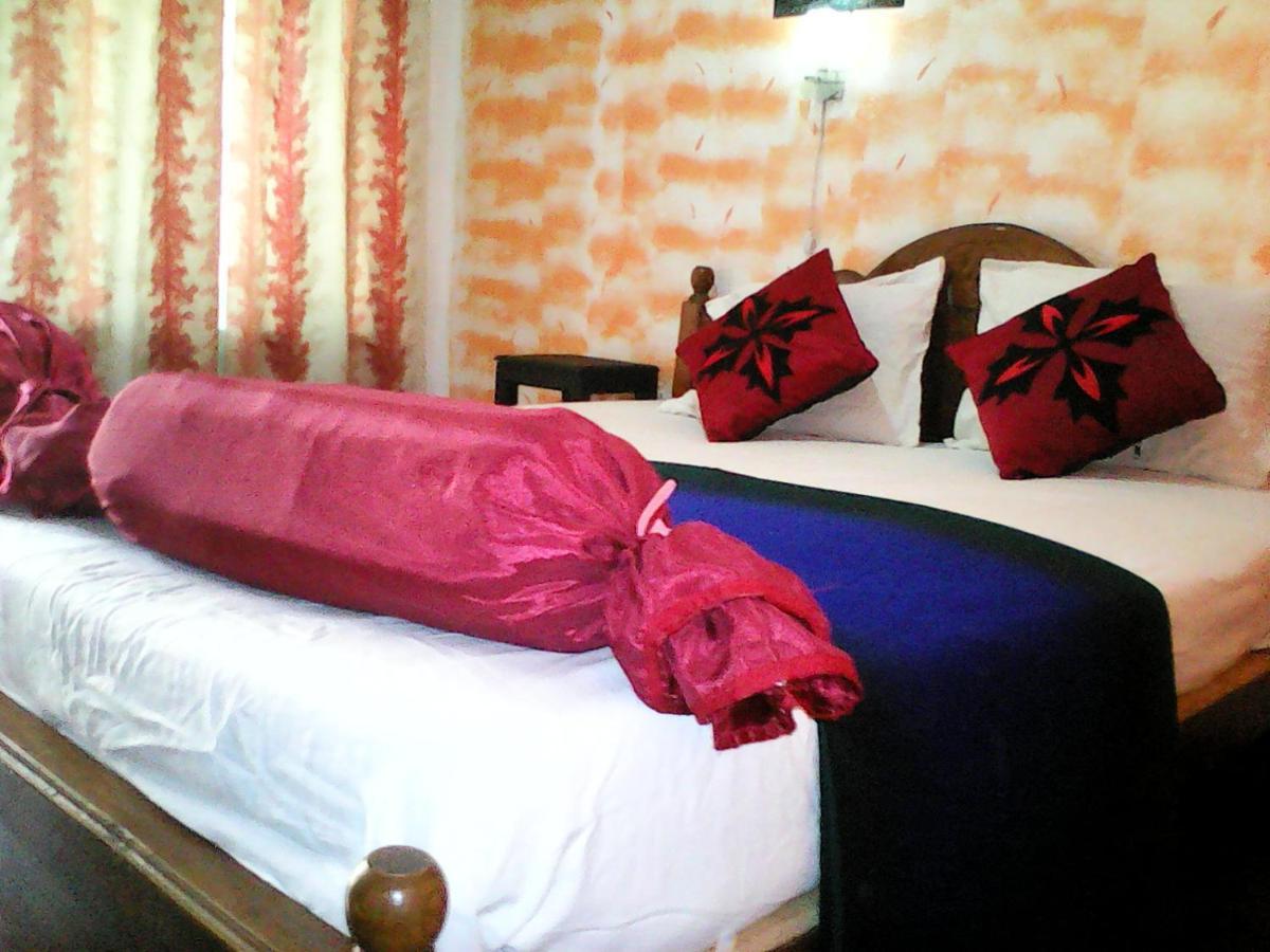 Lotus Inn Tourist Resort Дамбулла Екстер'єр фото
