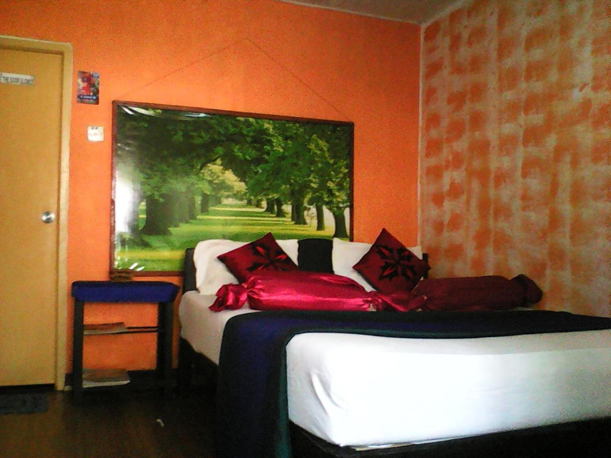 Lotus Inn Tourist Resort Дамбулла Екстер'єр фото