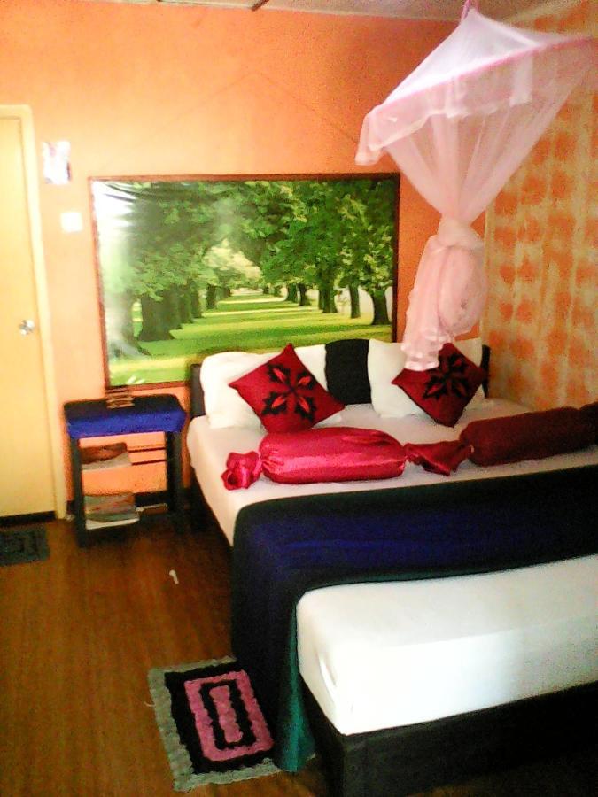 Lotus Inn Tourist Resort Дамбулла Екстер'єр фото