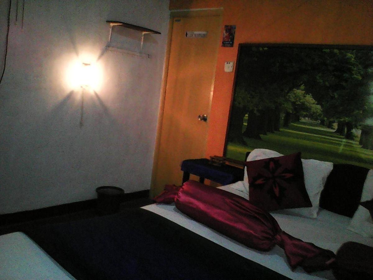 Lotus Inn Tourist Resort Дамбулла Екстер'єр фото